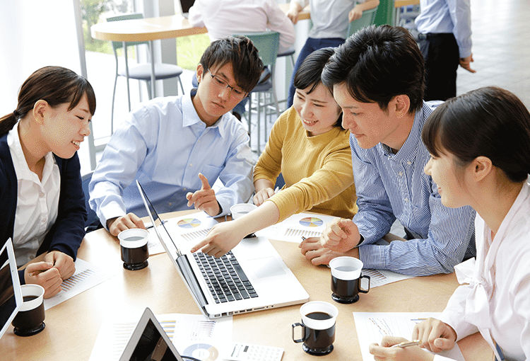 求める人材は、コンピュータが得意な人ではなく、コミュニケーション&発想力がある人。新しい時代を担う、問題解決をするアイデアマン。